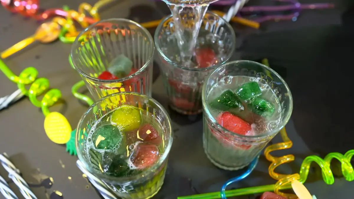 4 leckere Eiswürfel-Hacks zur Abkühlung Fruchtig-frisch, schokoladig und mehr