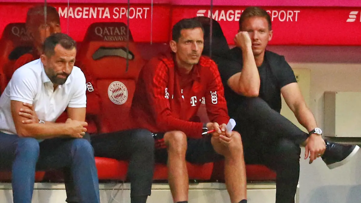  v.l. Sportdirektor Hasan Salihamidzic, Trainer Xaver Zembrod, Co-Trainer Dino Toppmoeller,Trainer Julian Nagelsmann FCB sind ratlos, unzufrieden Fussball / Audi Football Summit / FC Bayern Muenchen - Borussia Moenchengladbach / Allianz Arena Muenchen am 28.07.2021 FOTO: Mladen Lackovic / LakoPress *** f l Sports director Hasan Salihamidzic, coach Xaver Zembrod, co-trainer Dino Toppmoeller,coach Julian Nagelsmann FCB are at a loss, dissatisfied Football Audi Football Summit FC Bayern Muenchen Borussia Moenchengladbach Allianz Arena Muenchen on 28 07 2021 PHOTO Mladen Lackovic LakoPress