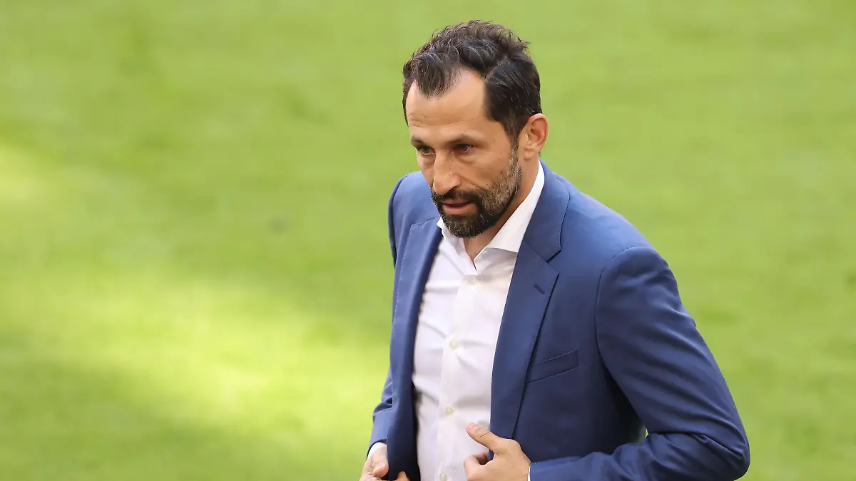 MUNICH, GERMANY - MAY 22: Hasan Salihamidzic, Sporting director
of FC Bayern München looks on prior to the Bundesliga match between FC Bayern Muenchen and FC Augsburg at Allianz Arena on May 22, 2021 in Munich, Germany. After the Bavarian cabinet decided on first relaxations for outdoor events, the current Corona situation allows FC Bayern to have its last match of the season in front of 250 spectators in the Allianz Arena. Of these, 100 tickets are given to people from the health sector selected by the Ministry of Health. (Photo by Alexander Hassenstein/Getty Images)