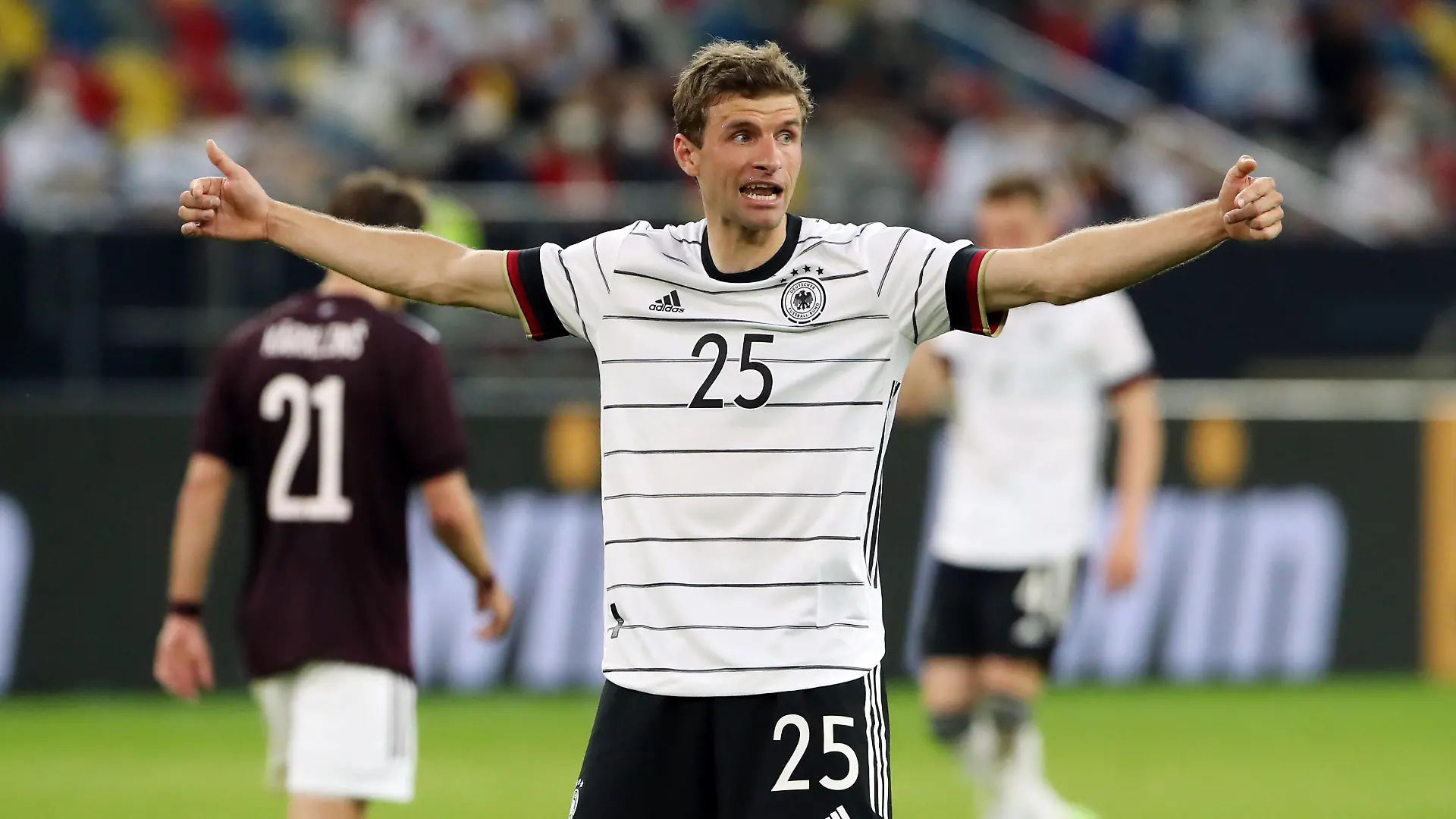 Thomas Müller zeigend, gestikulierend / Aktion / Oberkoerper Oberkörper / / Fußball Fussball / Testspiel Länderspiel Nationalmannschaft DFB Herren / Saison 2020/2021 / 07.06.2021 / Deutschland GER vs. Lettland LAT Latvia / Geisterspiel wegen Corona Covid 19 / DFL regulations prohibit any use of photographs as image sequences and/or quasi-video. / *** Thomas Müller pointing, gesticulating action upper body upper body sport football soccer test match international match national team DFB men season 2020 2021 07 06 2021 Germany GER vs Latvia LAT Latvia ghost match due to Corona Covid 19 DFL regulations prohibit any use of photographs as image sequences and or quasi video