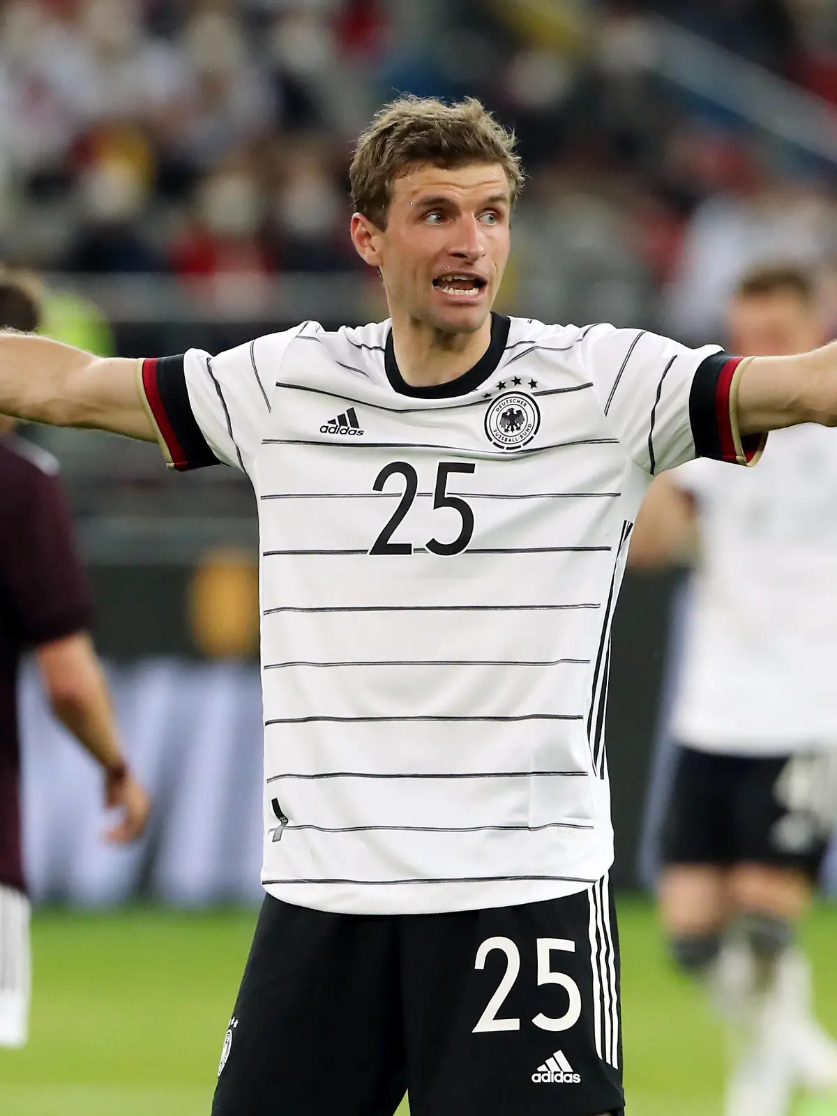 Thomas Müller zeigend, gestikulierend / Aktion / Oberkoerper Oberkörper / / Fußball Fussball / Testspiel Länderspiel Nationalmannschaft DFB Herren / Saison 2020/2021 / 07.06.2021 / Deutschland GER vs. Lettland LAT Latvia / Geisterspiel wegen Corona Covid 19 / DFL regulations prohibit any use of photographs as image sequences and/or quasi-video. / *** Thomas Müller pointing, gesticulating action upper body upper body sport football soccer test match international match national team DFB men season 2020 2021 07 06 2021 Germany GER vs Latvia LAT Latvia ghost match due to Corona Covid 19 DFL regulations prohibit any use of photographs as image sequences and or quasi video 