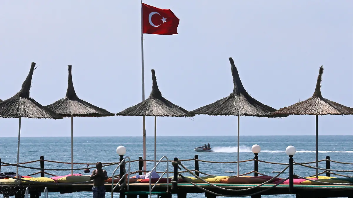 In der Türkei ziehen aktuell jede Nacht Tausende auf die Straßen, um gegen die Regierung zu protestieren.
