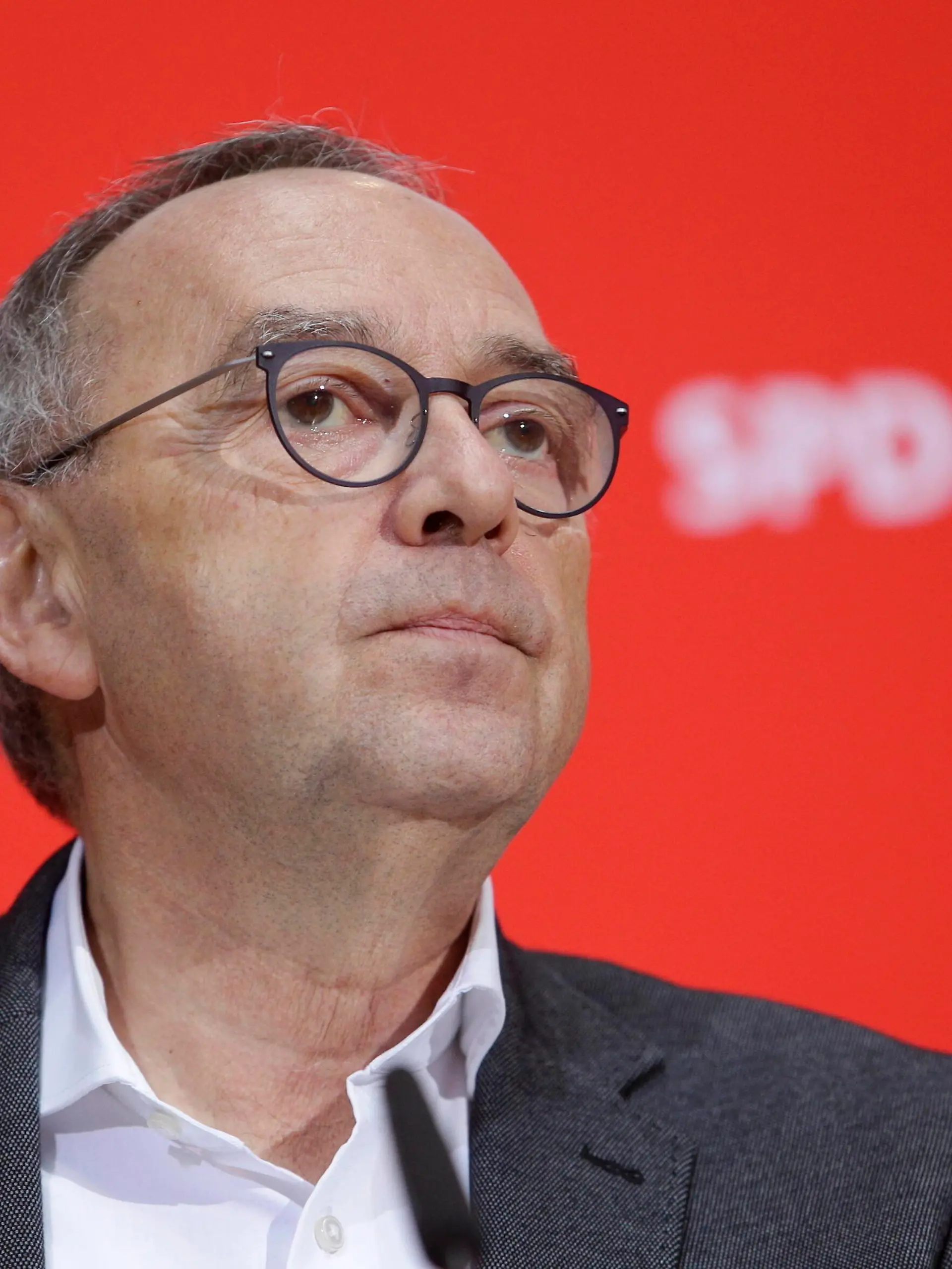 16.12.2019, Berlin, Deutschland - Pressekonferenz mit Saskia Esken und Norbert Walter-Borjans im Willy-Brandt-Haus in Berlin. Foto: Norbert Walter-Borjans, Co-Vorsitzender der SPD, anlaesslich einer Pressekonferenz in der SPD-Parteizentrale in Berlin. *** 16 12 2019, Berlin, Germany Press conference with Saskia Esken and Norbert Walter Borjans at the Willy Brandt House in Berlin Photo Norbert Walter Borjans, Co-Chairman of the SPD, on the occasion of a press conference at the SPD party headquarters in Berlin