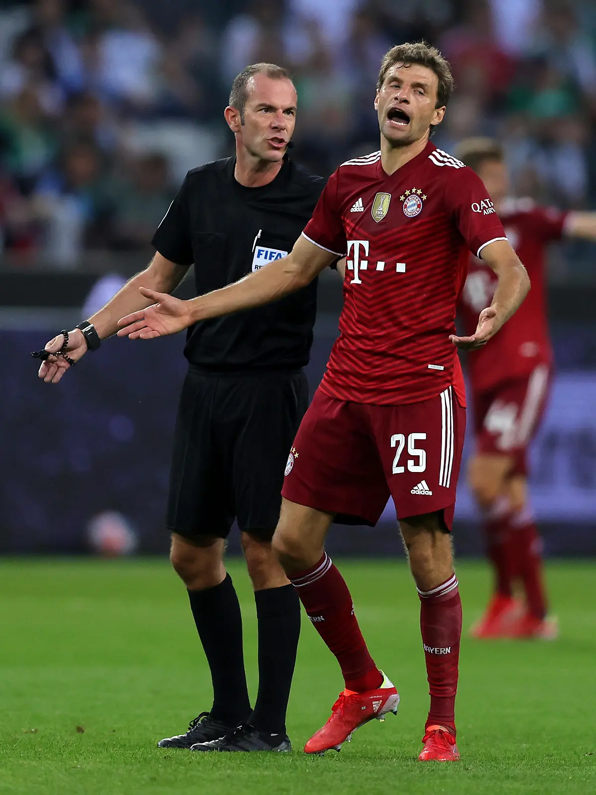 MOENCHENGLADBACH, GERMANY - AUGUST 13: Thomas Mueller of Bayern Munich reacts next to Match Referee, Marco Fritz during the Bundesliga match between Borussia Monchengladbach and FC Bayern Munchen at Borussia-Park on August 13, 2021 in Moenchengladbach, Germany. (Photo by Joosep Martinson/Getty Images,)