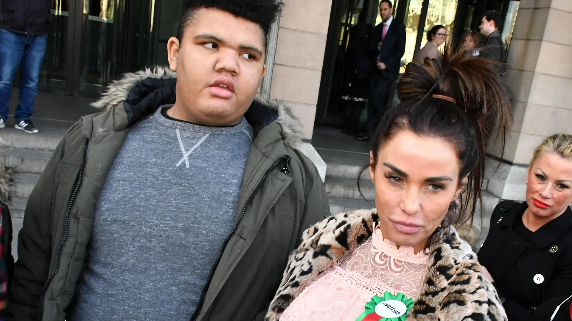 . 06/02/2018. London, United Kingdom. Katie Price in Parliament. Harvey Price and Katie Price at Portcullis House. Katie Price, Loose Women panellist gives evidence in Parliament at Parliamentary Select Committee meeting on how online abuse has affected her family, after an online petition she started gained over 200k public signatures, at House of Commons, London. PUBLICATIONxINxGERxSUIxAUTxHUNxONLY xNilsxJorgensenx/xi-Imagesx IIM-16892-0012