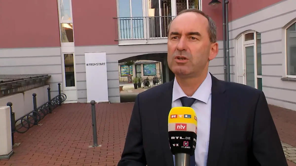 Ungeimpft für's Impfen werben Hubert Aiwanger