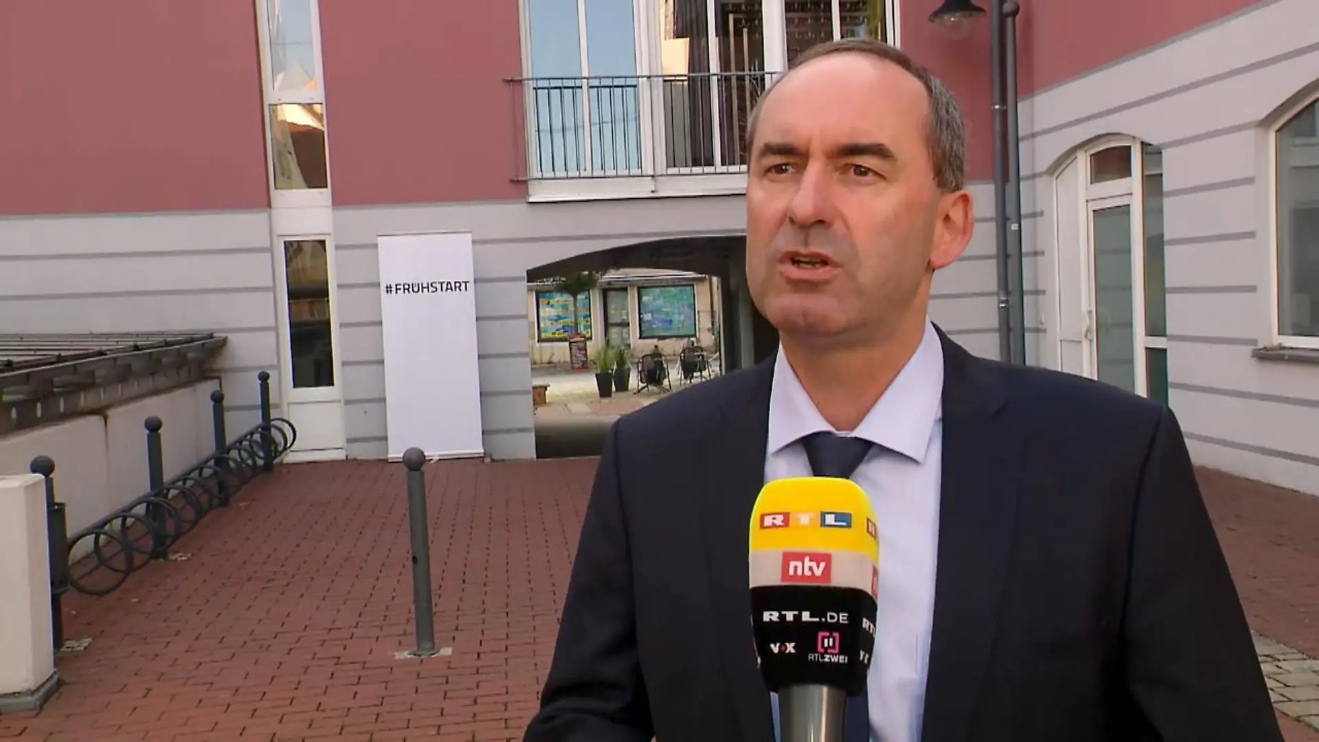 Ungeimpft für's Impfen werben Hubert Aiwanger