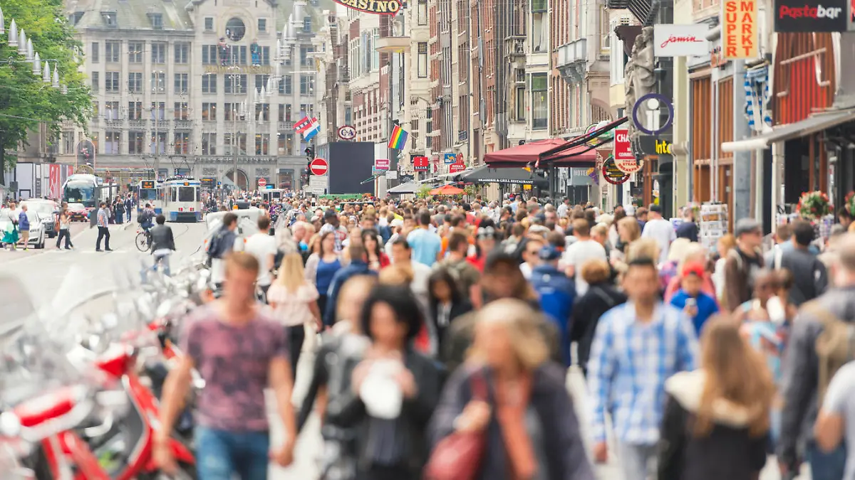 Eine Bürgerinitiative wehrt sich gegen die Touristenmassen, die jährlich nach Amsterdam kommen.
