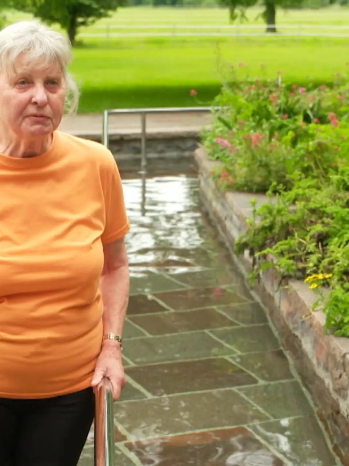 Der Pfarrer Johann Sebastian Kneipp wurde mit seiner Wassertherapie berühmt. Jetzt feiert er seinen 200. Geburtstag. Aber was ist genau mit der Wassertherapie gemeint? Das sehen Sie im Video.