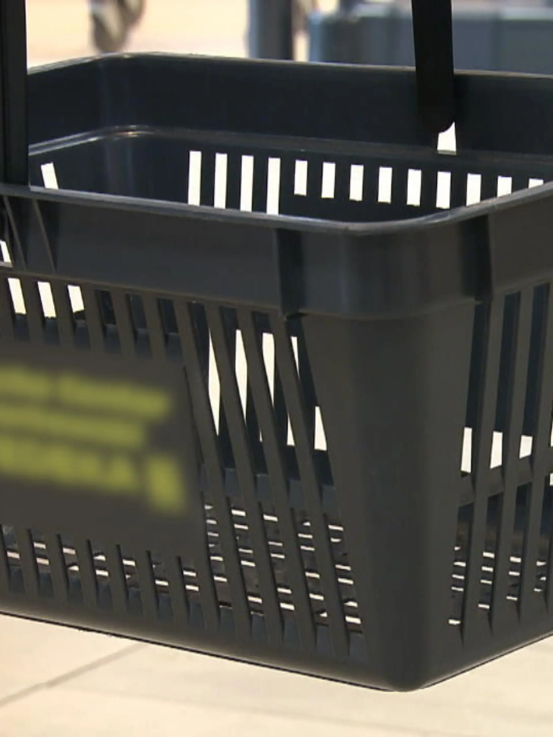 Bild zu: "Körbe in Supermarkt geklaut"