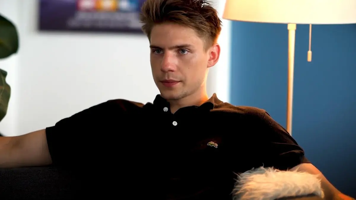 GZSZ-Schauspieler Lennart Borchert kann Moritz' Unsicherheit gut verstehen.