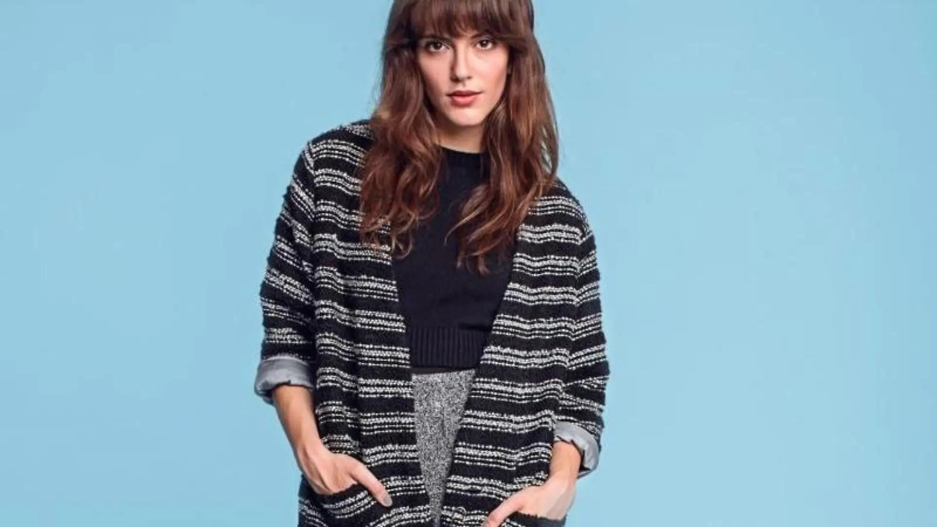 Neben den Oversize-Pullis behaupten sich bei den Strick-Trends im Winter auch die Jacken. Foto: Initiative Handarbeit/Georg Roske