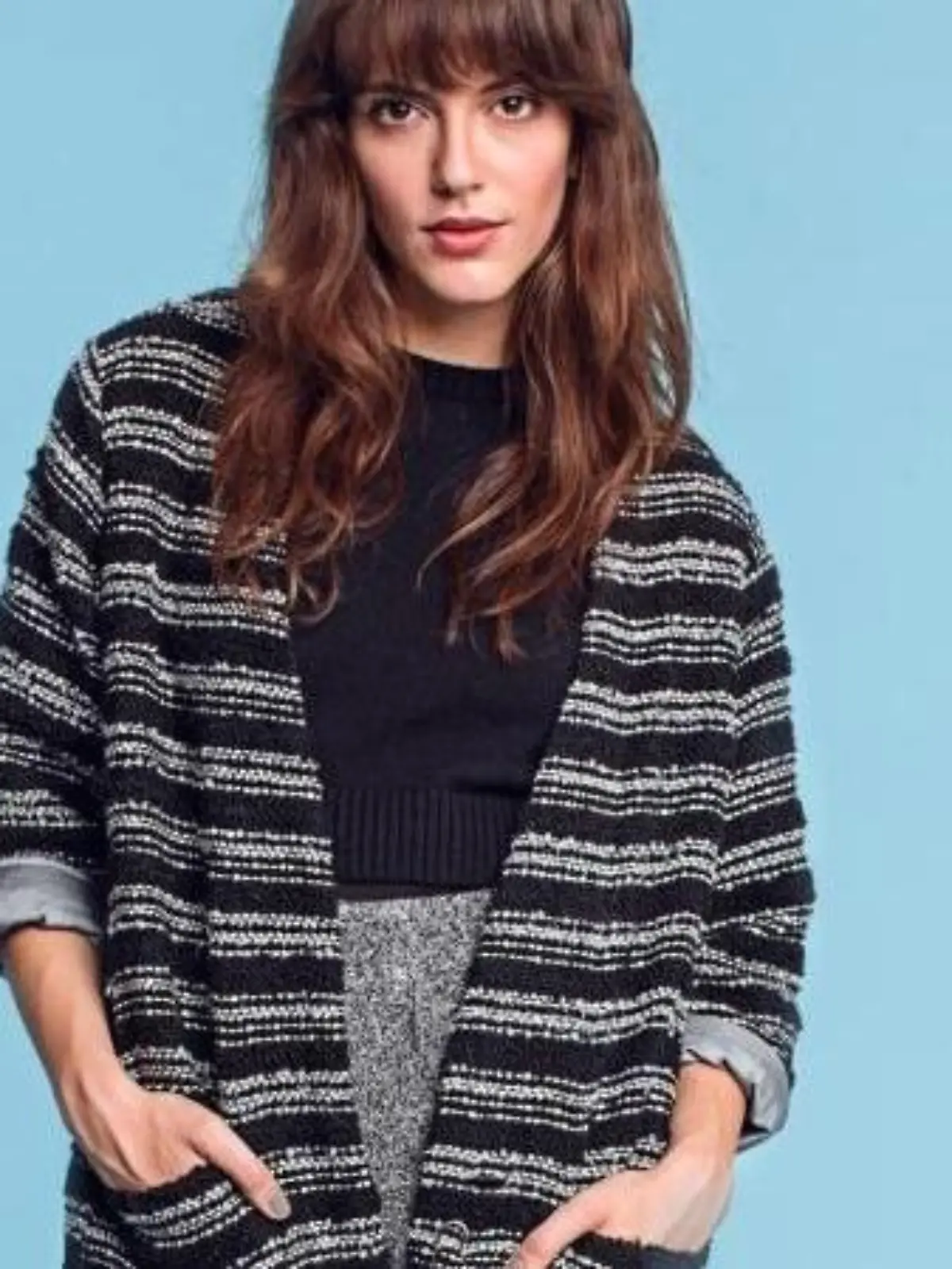Neben den Oversize-Pullis behaupten sich bei den Strick-Trends im Winter auch die Jacken. Foto: Initiative Handarbeit/Georg Roske