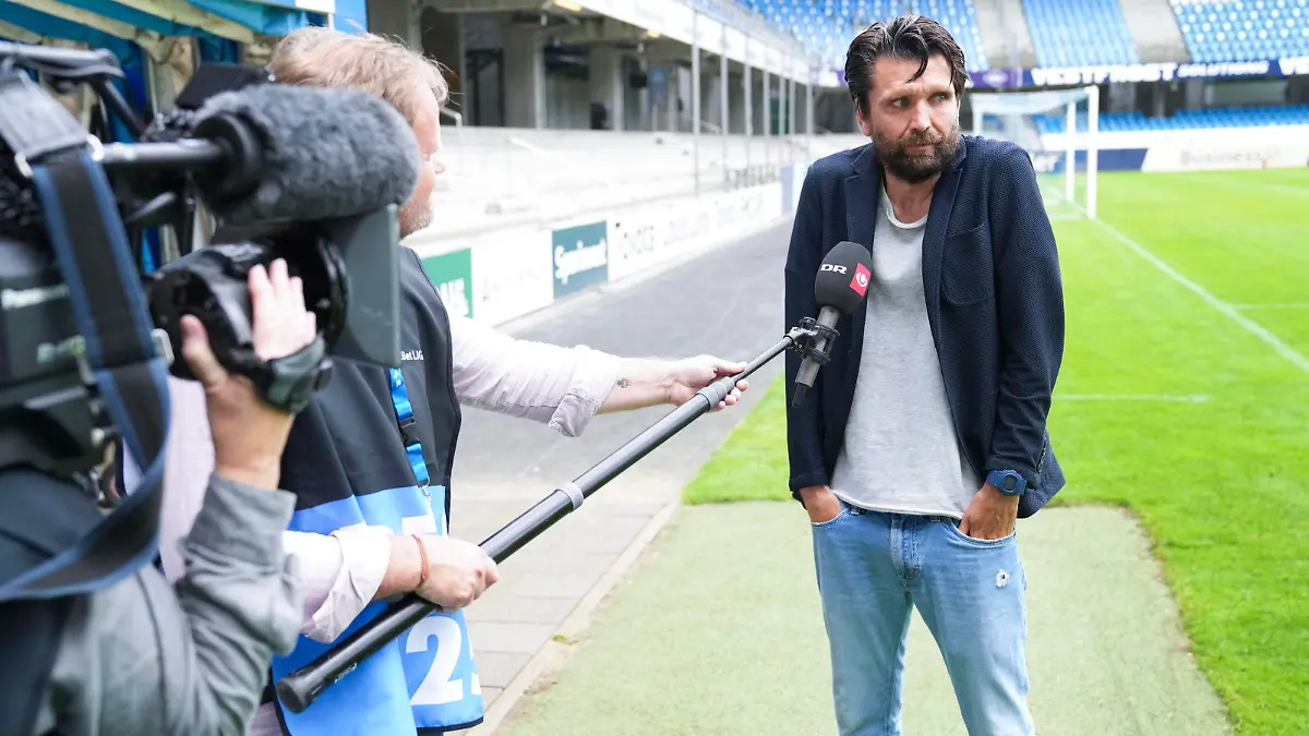  1. Division, NordicBet Ligaen. Esbjerg moeder Helsingoer paa Blue Water Arena i Esbjerg, loerdag den 31. juli 2021. Den nye traener for Efb Peter Hyballa har vaeret i fokus de sidste uger. Her eftnederlaget til Helsingoer.. , Esbjerg Denmark *** 1 Division, NordicBet League Esbjerg meets Helsingoer at Blue Water Arena in Esbjerg, Saturday 31 July 2021 The new coach for Efb Peter Hyballa has been in focus in recent weeks Here the defeat to Helsingoer, Esbjerg Denmark PUBLICATIONxINxGERxSUIxAUTxONLY Copyright: ClausxFisker ClausxFiskerx cop102 spdk20210731-165246-L