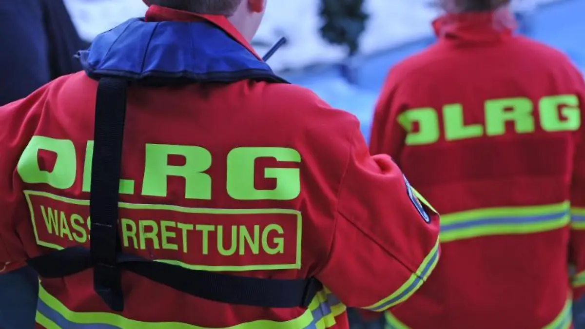 Helfer der DLRG Wasserrettung
