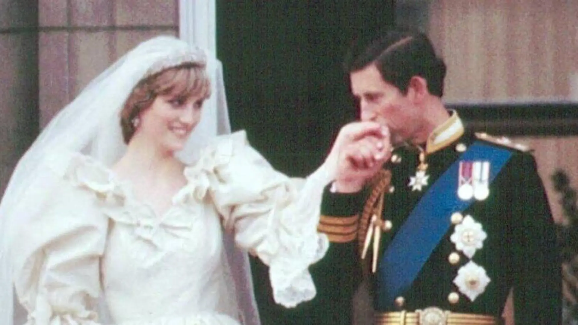 Charles und Diana: Ein Stück ihrer Hochzeitstorte wird versteigert