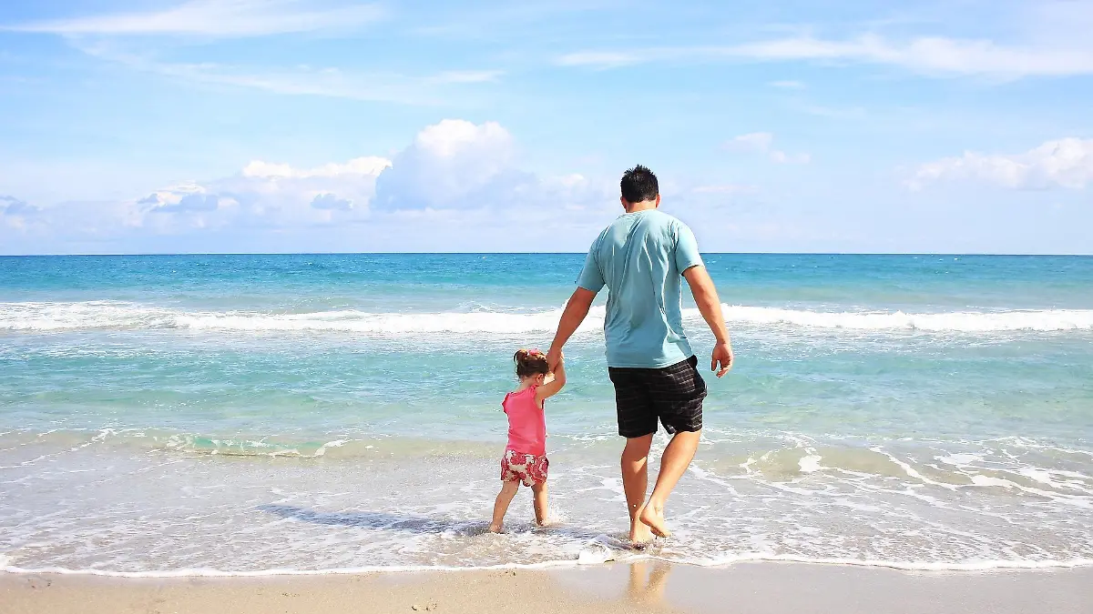 Ab in den Urlaub - ob an den Strand oder auf Balkonien, jetzt können Familien in Hessen ihre Ferien jahrelang im Voraus planen.
