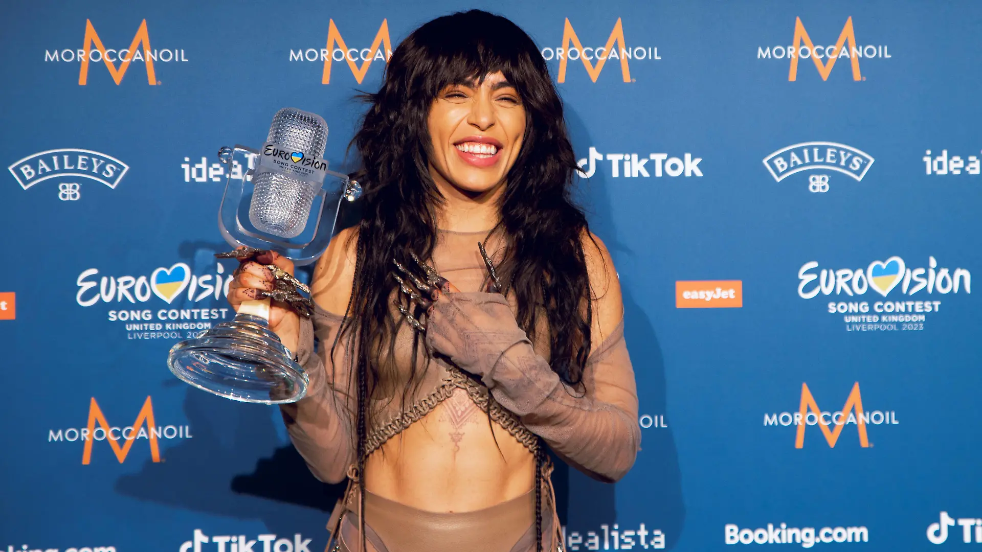 Winner of Eurovision Song Contest 2023 Loreen from Sweden poses with her trophy after the final in Liverpool on May 13th, 2023 Featuring: Loreen, Sweden Entry Where: Liverpool, United Kingdom When: 14 May 2023 Credit: Graham Finney/Cover Images PUBLICATIONxNOTxINxUKxFRA Copyright: xGrahamxFinneyx/xCoverxImagesx 52714930