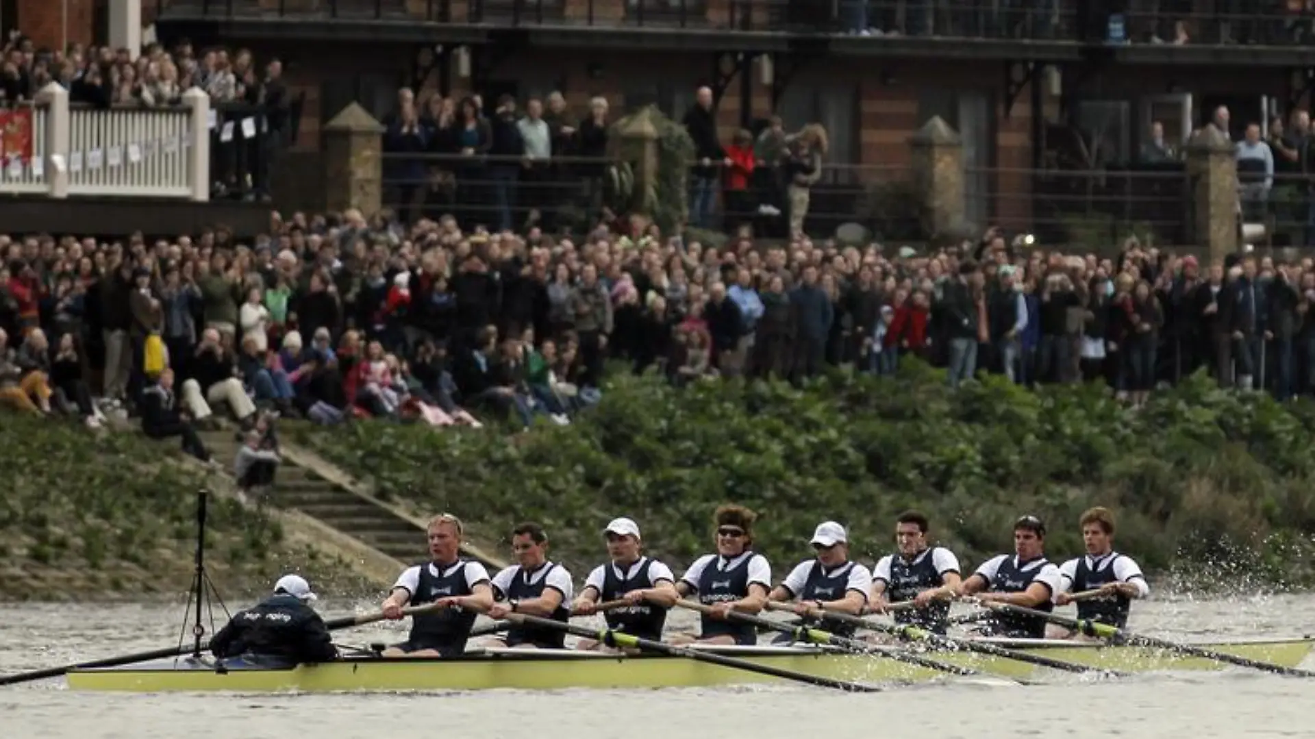 250 000 Zuschauer werden zum traditionellen Rennen zwischen Oxford und Cambridge erwartet. Foto: Kerim Okten