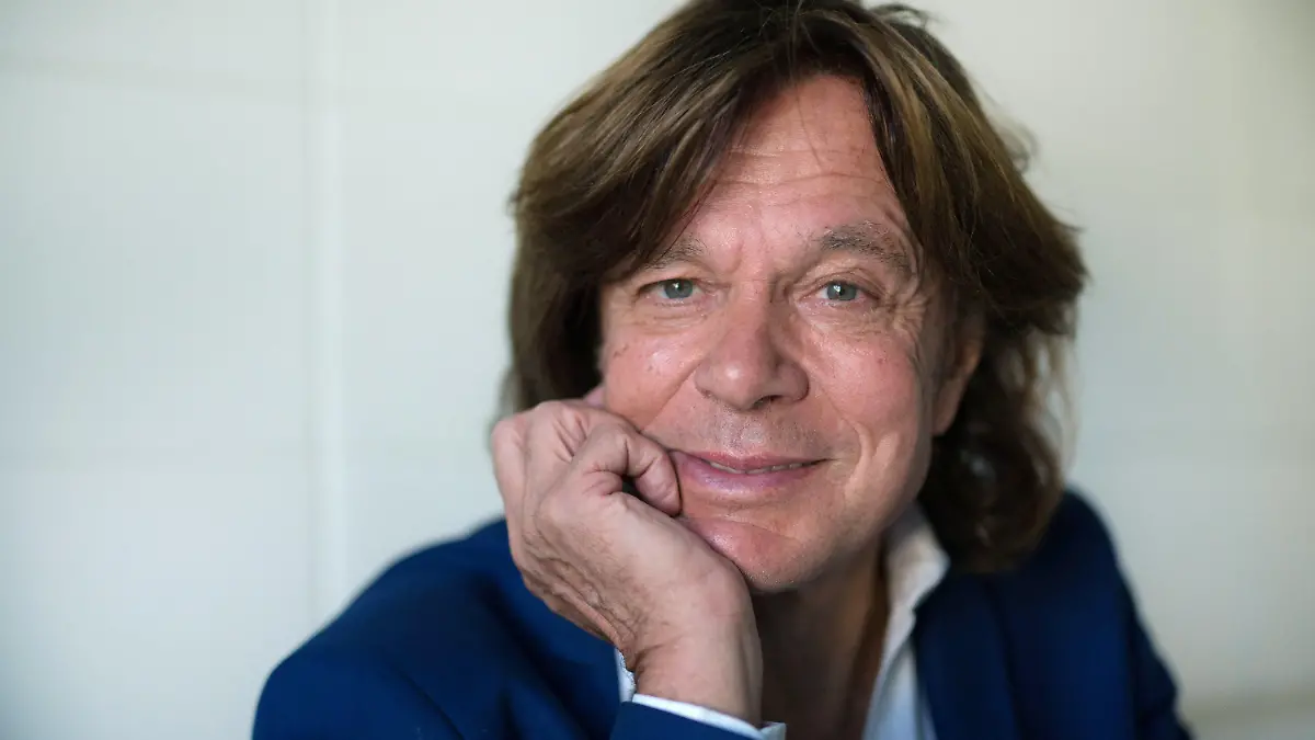 ARCHIV - 15.10.2017, Nordrhein-Westfalen, Rorup: Der Sänger Jürgen Drews, aufgenommen in seinem Haus. Der Schlagerstar denkt über ein Ende seiner Musiker-Karriere nach. Foto: picture alliance / Ina Fassbender/dpa +++ dpa-Bildfunk +++