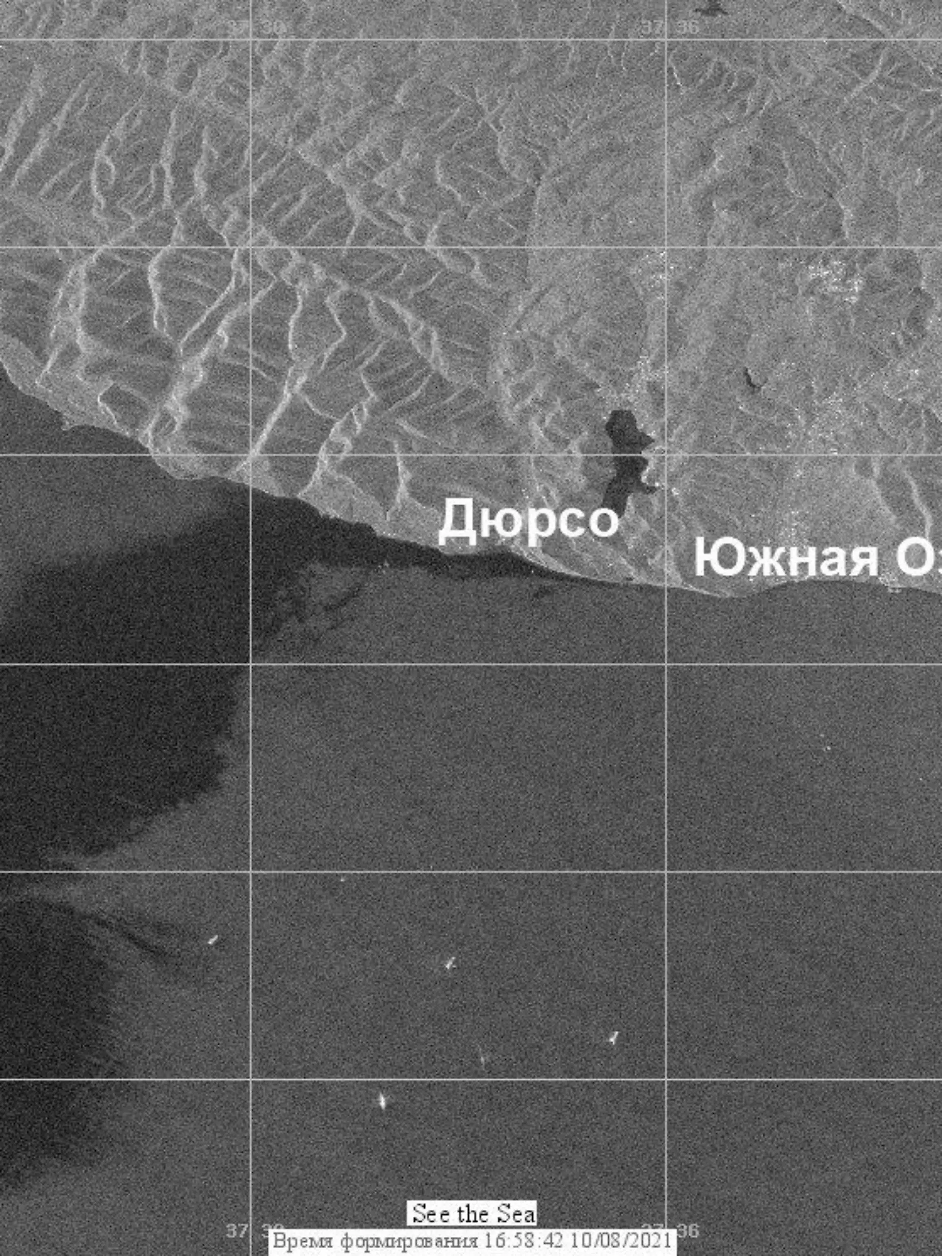 HANDOUT - 08.08.2021, Russland, Noworossijsk: Das Satellitenbild der Russischen Akademie der Wissenschaften zeigt einen Ölteppich nach einem Unfall mit einem Tankschiff im Schwarzen Meer. Der Ölteppich sei mit 80 Quadratkilometern um mehrere Hunderttausend Mal größer als vom Verursacherunternehmen angegeben, teilte die Akademie mit. (zu dpa "Riesiger Ölteppich nach Tankerunfall im Schwarzen Meer") Foto: Russische Akademie der Wissenschaften/dpa - ACHTUNG: Nur zur redaktionellen Verwendung im Zusammenhang mit der aktuellen Berichterstattung und nur mit vollständiger Nennung des vorstehenden Credits +++ dpa-Bildfunk +++