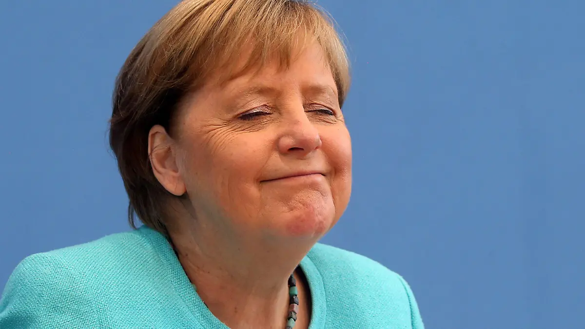 ARCHIV - 22.07.2021, Berlin: Bundeskanzlerin Angela Merkel (CDU) sitzt in die Bundespressekonferenz und stellt sich den Fragen der Hauptstadt-Journalisten. Es ist voraussichtlich ihr letzter Auftritt dieser Art. Traditionell beantwortet sie zum Beginn oder am Ende der Sommerpause Fragen zu allen Themenbereichen der deutschen und internationalen Politik. (zu dpa Themenpaket zum Ende der Ära Merkel nach der Bundestagswahl) Foto: Wolfgang Kumm/dpa +++ dpa-Bildfunk +++