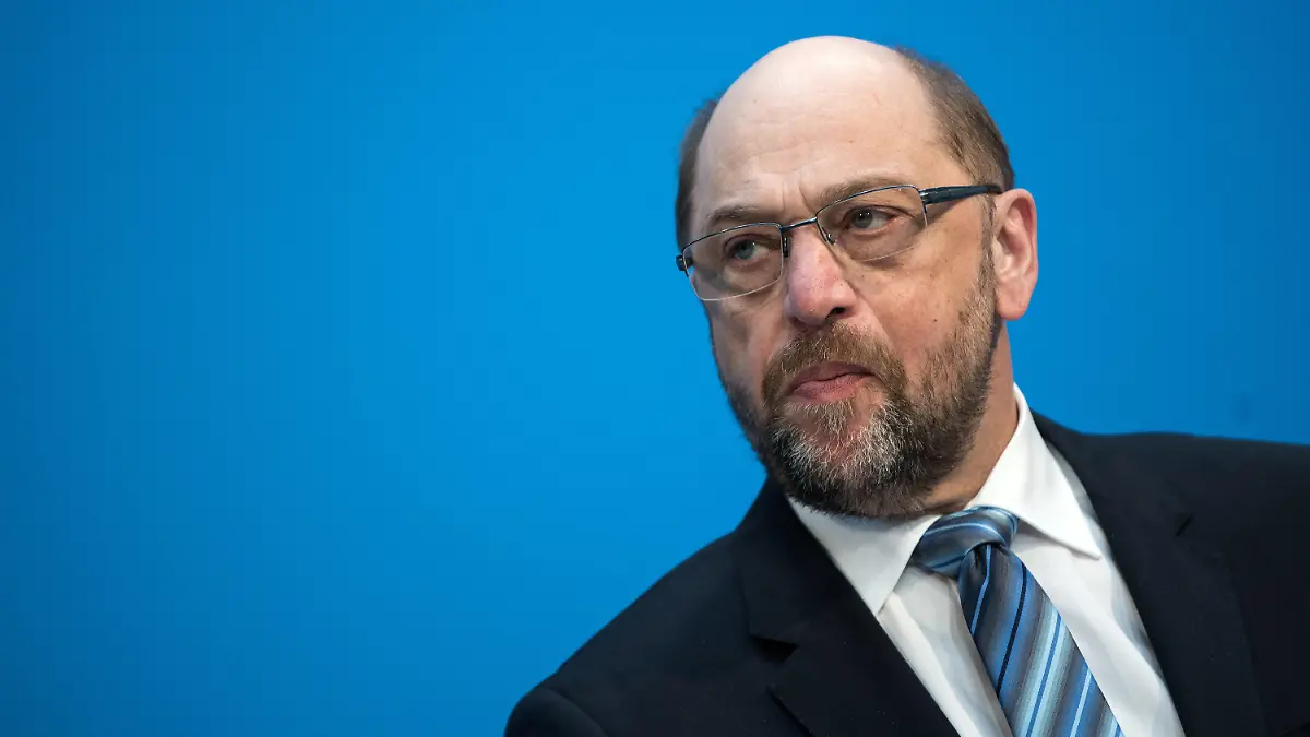 07.02.2018, Berlin: Martin Schulz, Vorsitzender der Sozialdemokratischen Partei Deutschlands (SPD), äußert sich am Ende der Koalitionsverhandlungen von CDU, CSU und SPD in der CDU-Parteizentrale, dem Konrad-Adenauer-Haus. (zu dpa:"Martin Schulz verzichtet auf Außenminister-Posten" vom 09.02.2018) Foto: Bernd von Jutrczenka/dpa +++ dpa-Bildfunk +++