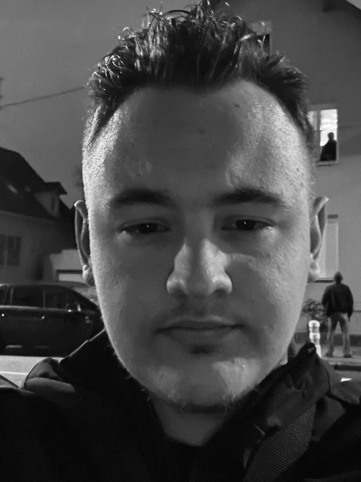 Krankenpfleger Maxence Gless half bei einer Zwillingsgeburt an einer französischen Raststätte..