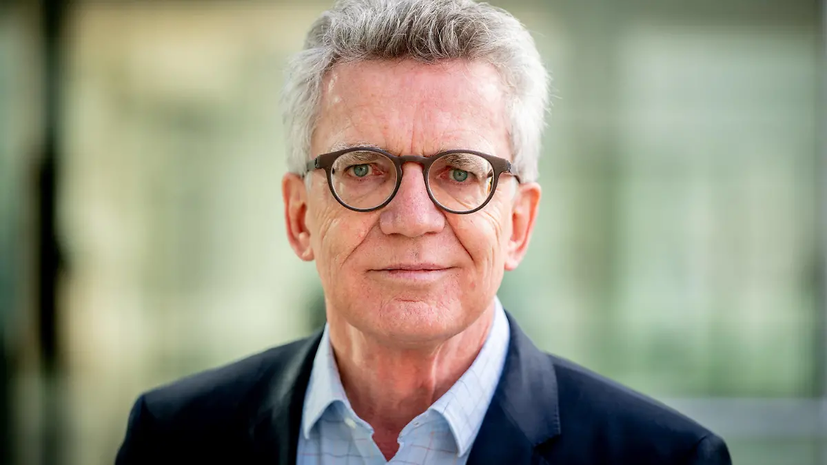 ARCHIV - 03.03.2021, Berlin: Thomas de Maizière (CDU). Der ehemalige Innen- und Verteidigungsminister schlägt die Einrichtung eines ständigen Krisenstabs für Notlagen innerhalb des Bundesgebiets vor. (zu dpa: «De Maizière schlägt ständigen Krisenstab für Notlagen vor») Foto: Kay Nietfeld/dpa +++ dpa-Bildfunk +++