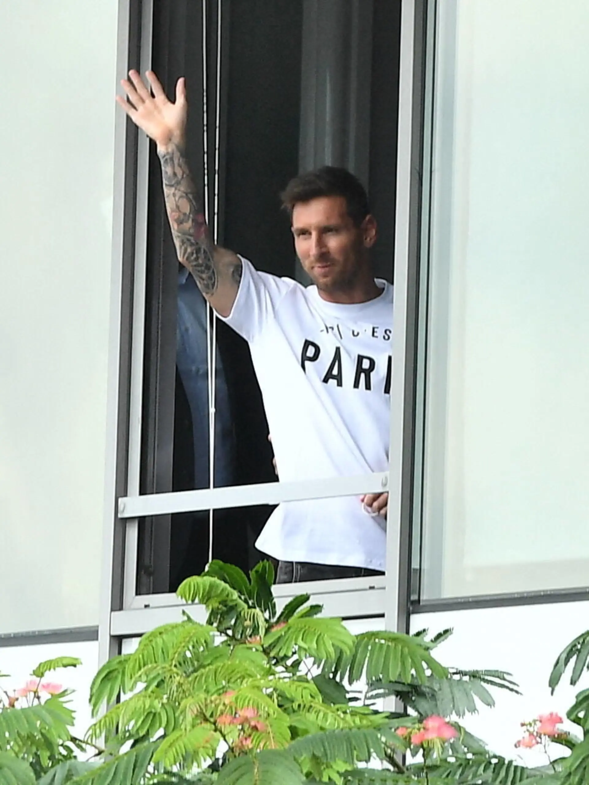 Lionel Messi wirkte bei seiner Ankunft in Paris wie der Papst auf dem Petersplatz in Rom