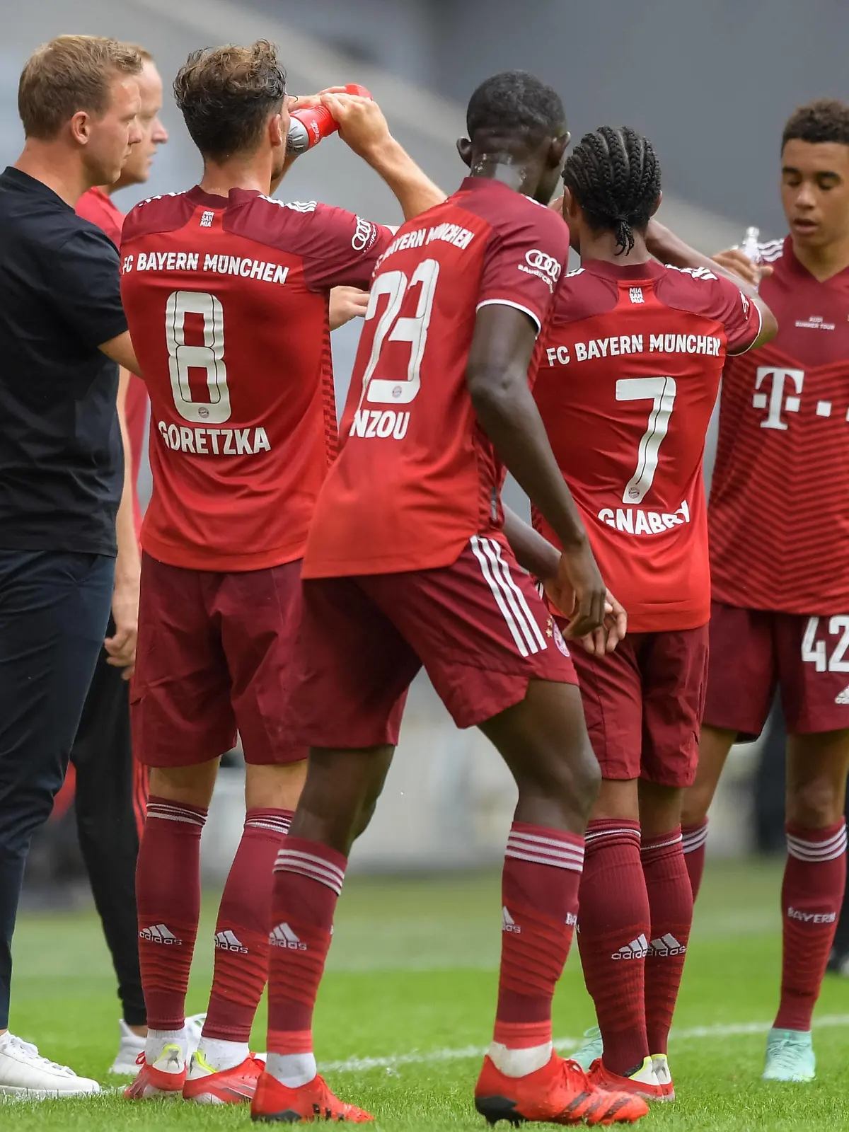 Fußball, Freundschaftsspiel, FC Bayern München - SSC Neapel. Im Bild Trainer des FC Bayern München Julian NAGELSMANN Trinkpause. München Allianz Arena Bayern Deutschland *** Football, friendly match, FC Bayern München SSC Neapel In picture Coach of FC Bayern München Julian NAGELSMANN Drinking break Munich Allianz Arena Bayern Germany Copyright: Passion2Press/MarkusxFischerx 