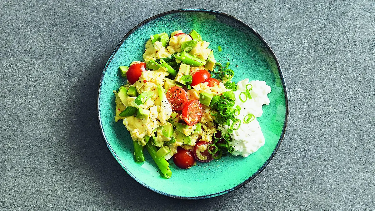 Rührei mit Avocado und Tomaten: Rezept von Doc Esser