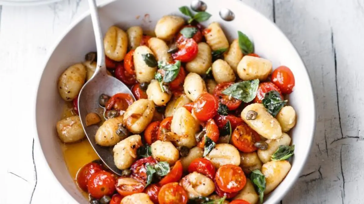 Gnocchi mit Kirschtomaten-Kapern-Butter