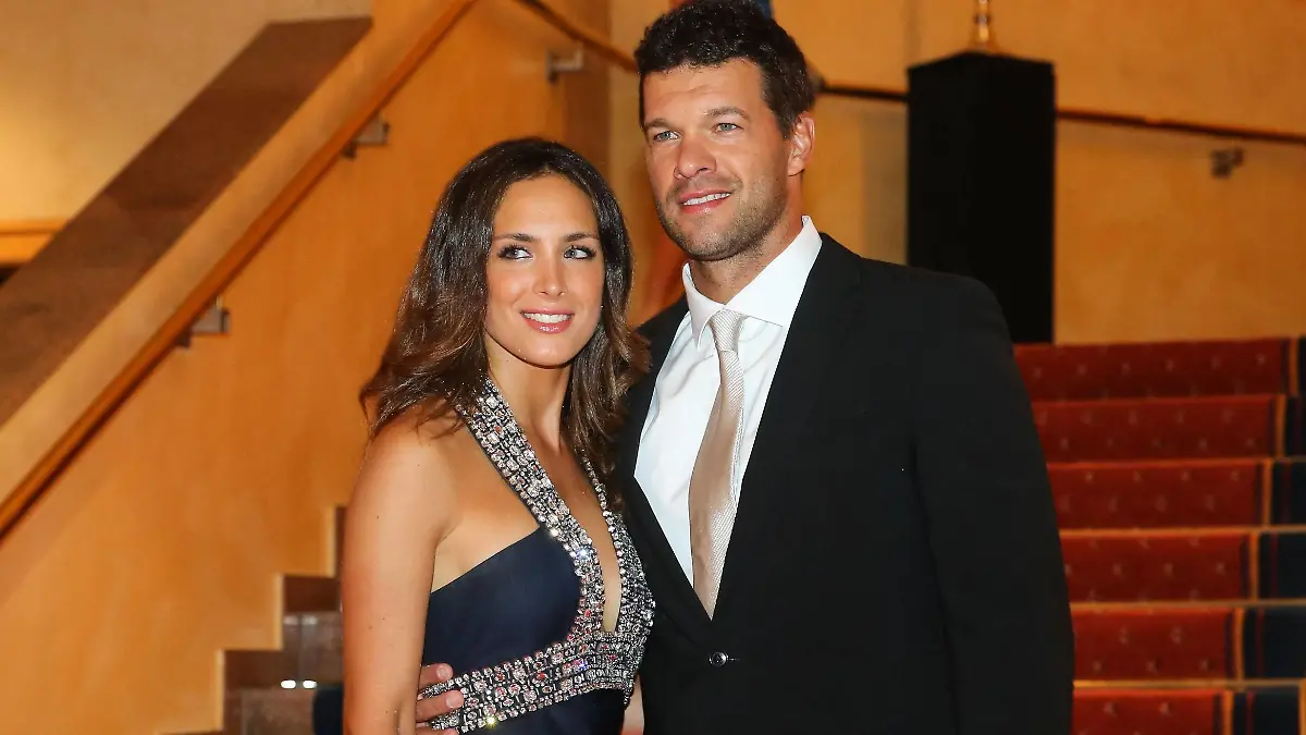 Michael Ballack (GER) mit Freundin Natacha Tannous - Roter Teppich im Hotel The Westin Leipzig zur 9. GRK Golf Charity Masters - Fotografiert am 27.08.2016
Michael Ballack ger with Girlfriend Natacha Tannous red Carpet in Hotel The Westin Leipzig to 9 GRK Golf Charity Masters photographed at 27 08 2016
