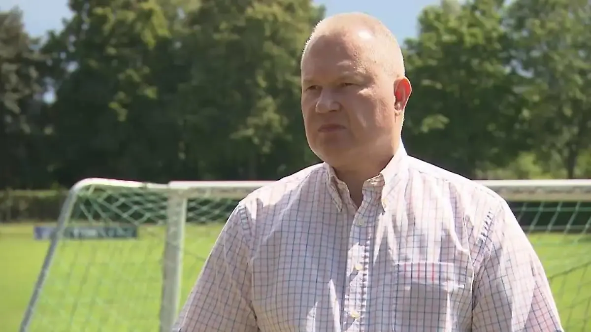 Torsten Becker, Vizepräsident des Hessischen Fußballverbandes, hofft auf Verbesserung im Amateurfußball durch das "mildere Mittel der Zeitstrafe".