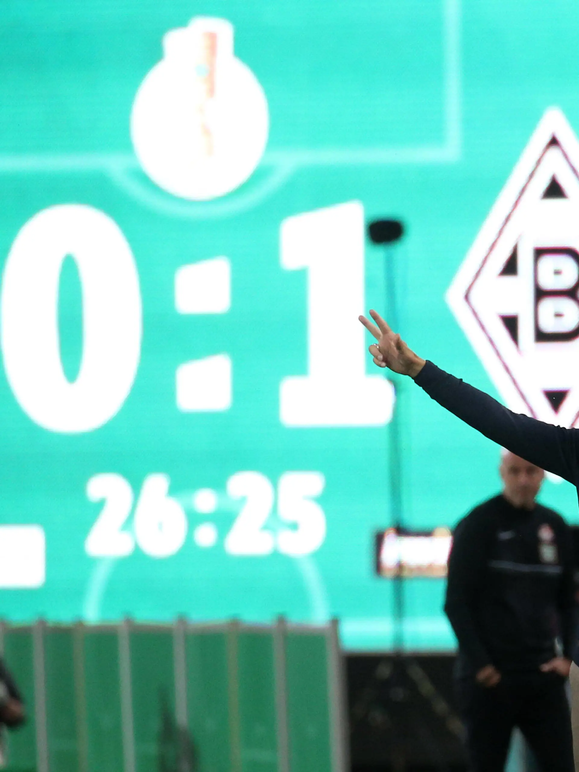 Adi Hütter Trainer, Borussia Mönchengladbach, Fußball, DFB-Pokal, 1. Hauptrunde, 1. FC Kaiserslautern - Borussia Mönchengladbach, 09.08.2021, Fritz Walter Stadion, Kaiserslautern, Deutschland, zmdz, ** DFB & DFL regulations prohibit any use of photographs as image sequences and/or quasi-video. ** 1. FC Kaiserslautern - Borussia Mönchengladbach *** Adi Hütter Coach, Borussia Mönchengladbach , Football, DFB Pokal, 1 Main Round, 1 FC Kaiserslautern Borussia Mönchengladbach, 09 08 2021, Fritz Walter Stadion, Kaiserslautern, Germany, zmdz, DFB DFL regulations prohibit any use of photographs as image sequences and or quasi video 1 FC Kaiserslautern Borussia Mönchengladbach 