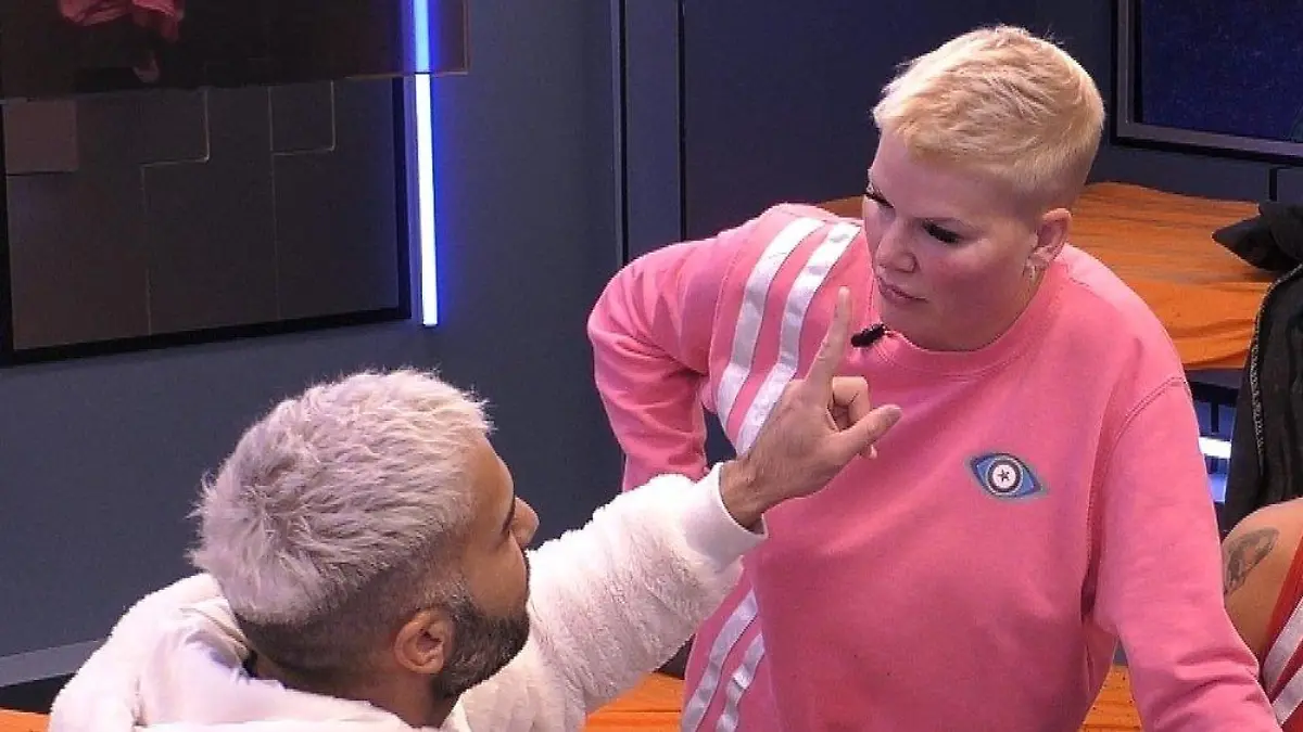 "Promi Big Brother": Zwischen Verschwörungstheorien und Flirts