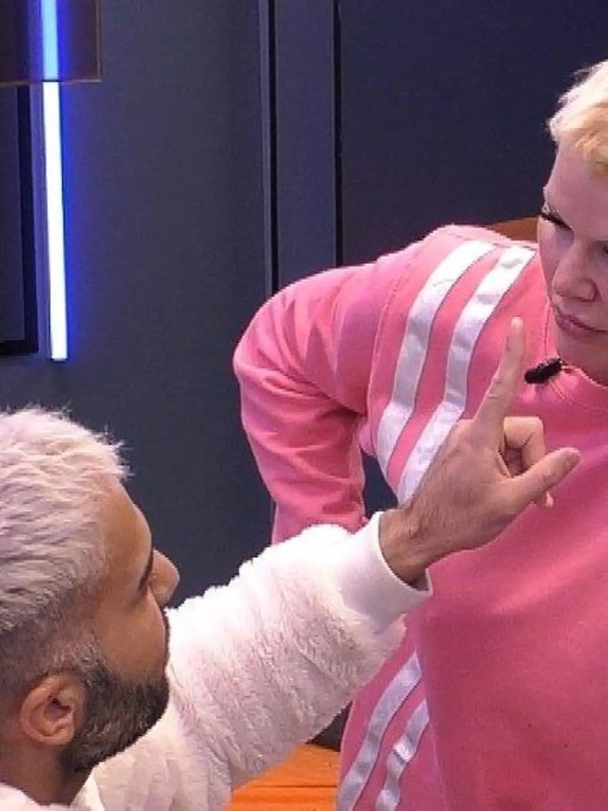 "Promi Big Brother": Zwischen Verschwörungstheorien und Flirts