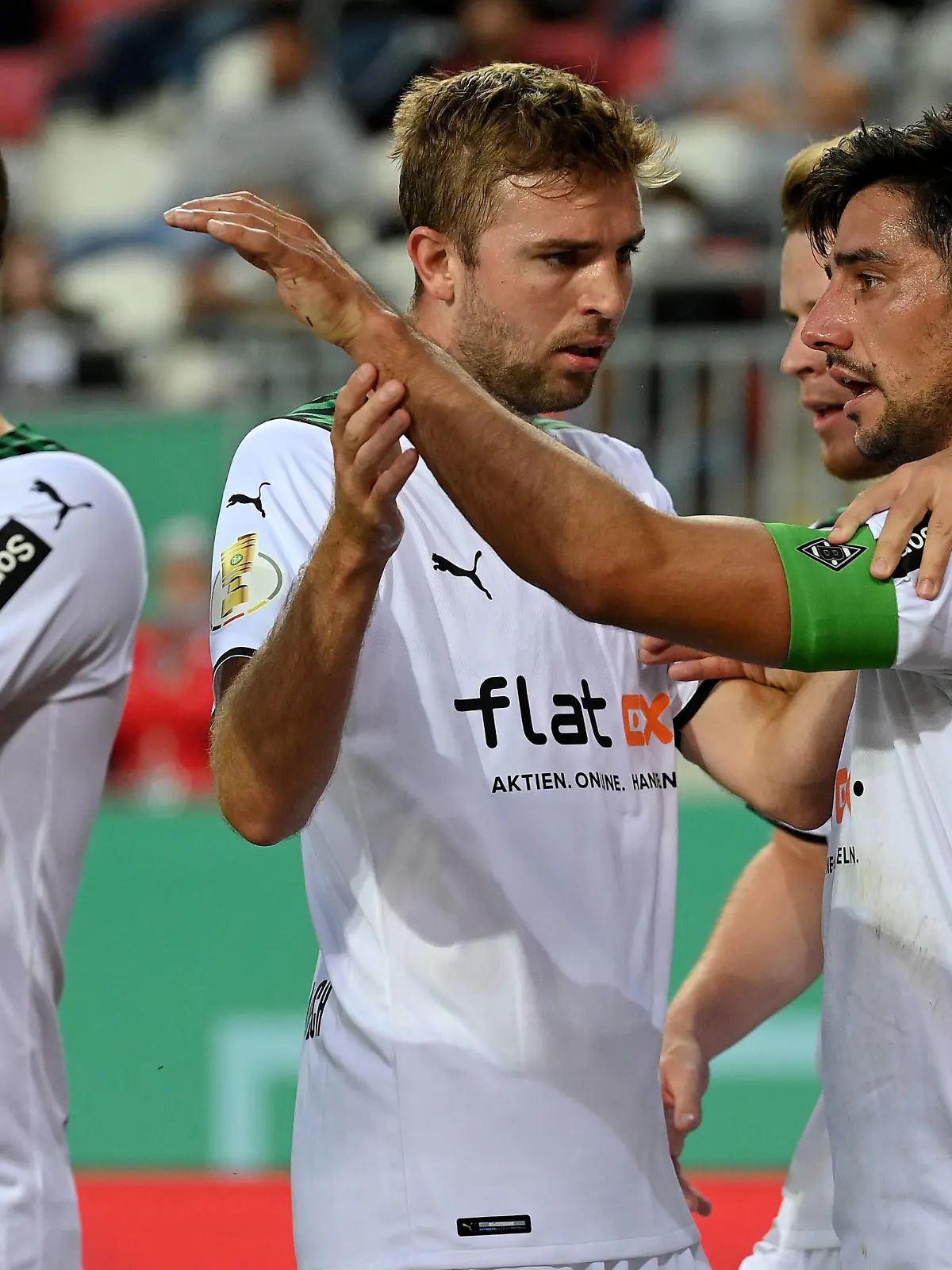  Kaiserslautern, Fritz-Walter-Stadion, 09.08.21, GER, Herren, DFB-Pokal, 1.FC Kaiserslautern - Borussia Moenchengladbach Bild: Lars Stindl Gladbach jubelt nach seinem Tor zum 0:1 Nur fuer journalistische Zwecke Only for editorial use Gemaess den Vorgaben der DFL Deutsche Fußball Liga ist es untersagt, in dem Stadion und/oder vom Spiel angefertigte Fotoaufnahmen in Form von Sequenzbildern und/oder videoaehnlichen Fotostrecken zu verwerten bzw. verwerten zu lassen. DFL regulations prohibit any use of photographs as image sequences and/or quasi-video. Rheinland-Pfalz Deutschland *** Kaiserslautern, Fritz Walter Stadion, 09 08 21, GER, Herren, DFB Pokal, 1 FC Kaiserslautern Borussia Moenchengladbach Bild Lars Stindl Gladbach cheers after his goal for 0 1 Only for journalistic use Only for editorial use According to the regulations of the DFL Deutsche Fußball Liga it is prohibited, DFL regulations prohibit any use of photographs as image sequences and or quasi video Rheinland Pfalz Germany