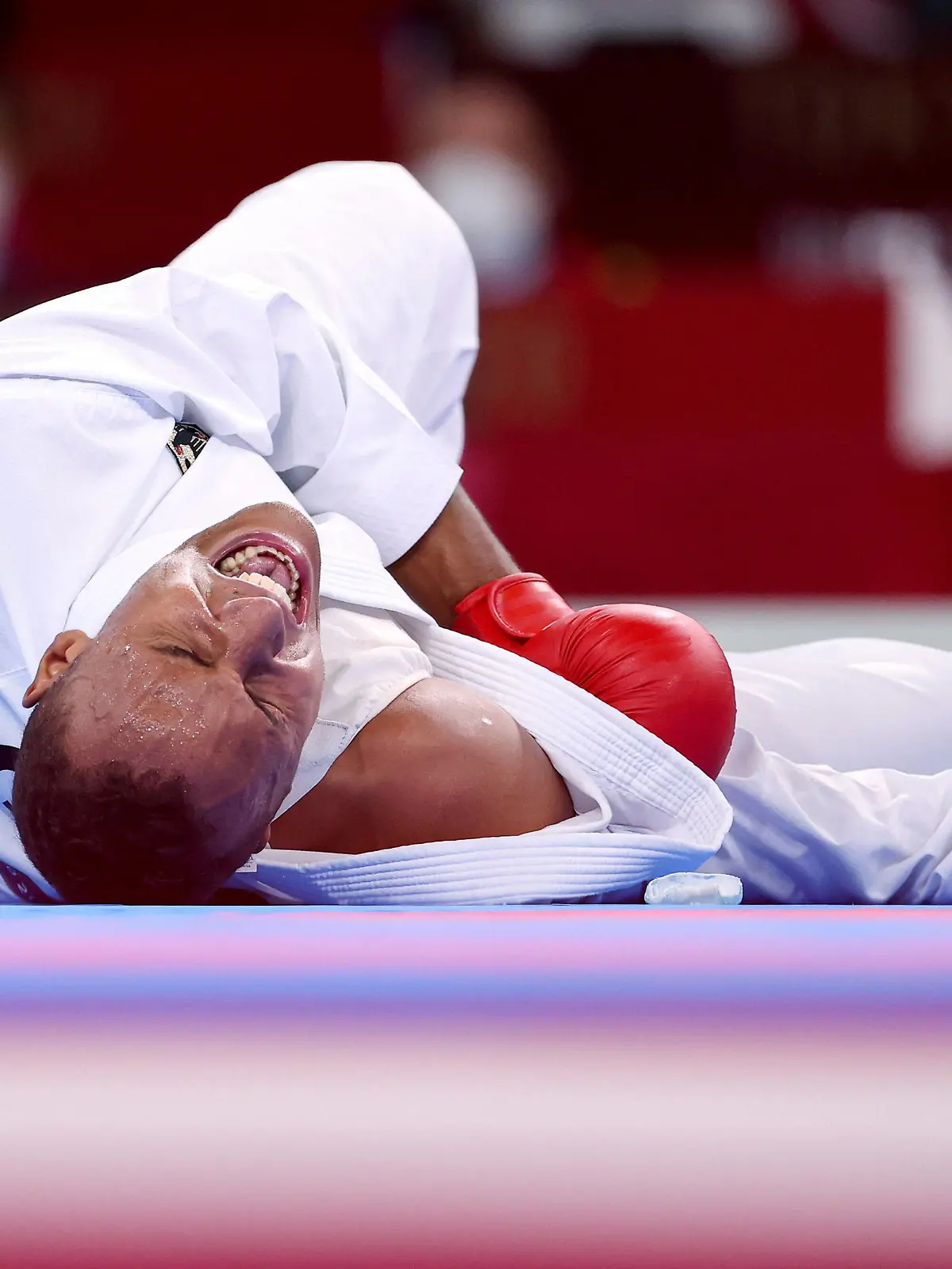  Karate - Olympics: Day 15 Jonathan Horne of Team Germany holds his arm after being injured in competition against Gogita Arkania of Team Georgia during for the Mens Karate Kumite 75kg Elimination Round contest on day fifteen of the Tokyo 2020 Olympic Games, Olympische Spiele, Olympia, OS at Nippon Budokan on August 07, 2021 in Tokyo, Japan. IgorxKralj/PIXSELL