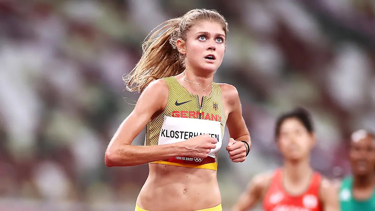 TOKYO, JAPAN - AUGUST 07: Konstanze Klosterhalfen of Team Germany competes in the Women's 10,000m final on day fifteen of the Tokyo 2020 Olympic Games at Olympic Stadium on August 07, 2021 in Tokyo, Japan. (Photo by Ryan Pierse/Getty Images)