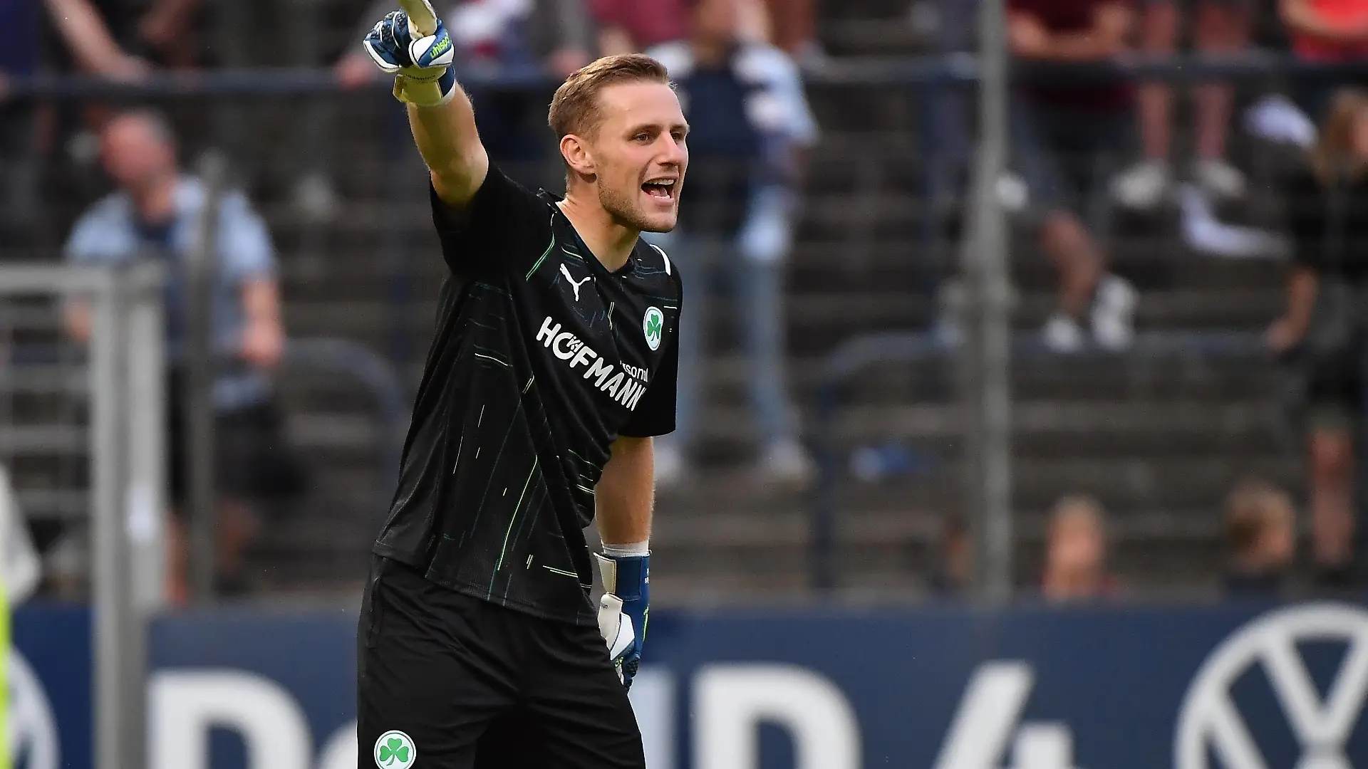 07.08.2020 - Fussball - Saison 2020 2021 - DFB Pokal Vereinspokal - 01. Runde: SV Babelsberg 03 - SpVgg Greuther Fürth Kleeblatt - Sportfoto Zink/ - regulations prohibit any use of photographs as image sequences and/or quasi-video - Marius Funk 1, SpVgg Greuther Fürth zeigt deutet *** 07 08 2020 Football season 2020 2021 DFB Pokal Club Cup 01 Round SV Babelsberg 03 SpVgg Greuther Fürth Kleeblatt Sportfoto Zink regulations prohibit any use of photographs as image sequences and or quasi video Marius Funk 1, SpVgg Greuther Fürth shows deutet
