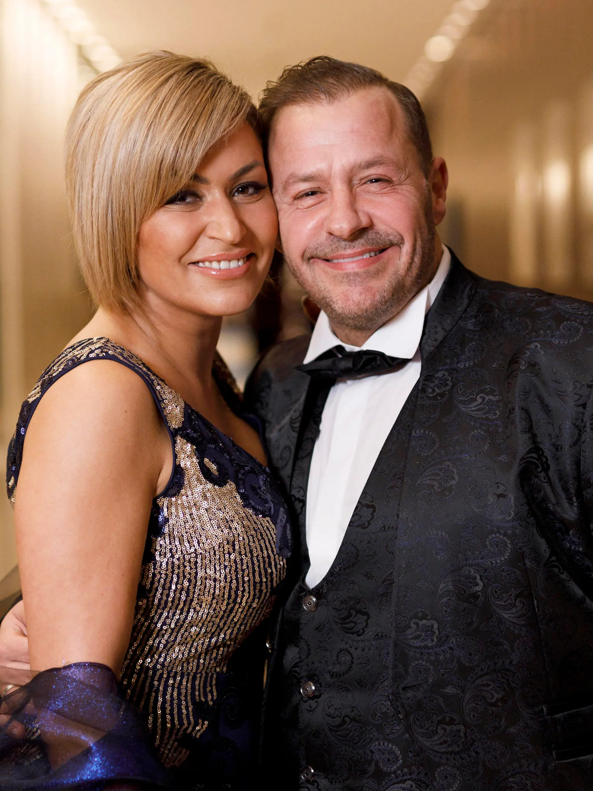  Willi Herren mit Ehefrau Jasmin Jennewein bei der 13. Dorint Charity Sports Night 2019 im Dorint Hotel an der Messe in Deutz. Köln, 08.12.2019 *** Willi Herren with wife Jasmin Jennewein at the 13 Dorint Charity Sports Night 2019 in the Dorint Hotel at the fair in Deutz Cologne, 08 12 2019 Foto:xC.xHardtx/xFuturexImage