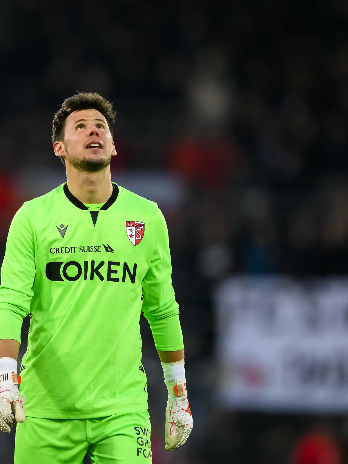 Le gardien valaisan Heinz Lindner lors de la rencontre du championnat de football de Super League entre le FC Sion et le FC Lugano le dimanche 5 mars 2023 au stade de Tourbillon a Sion. (KEYSTONE/Jean-Christophe Bott)