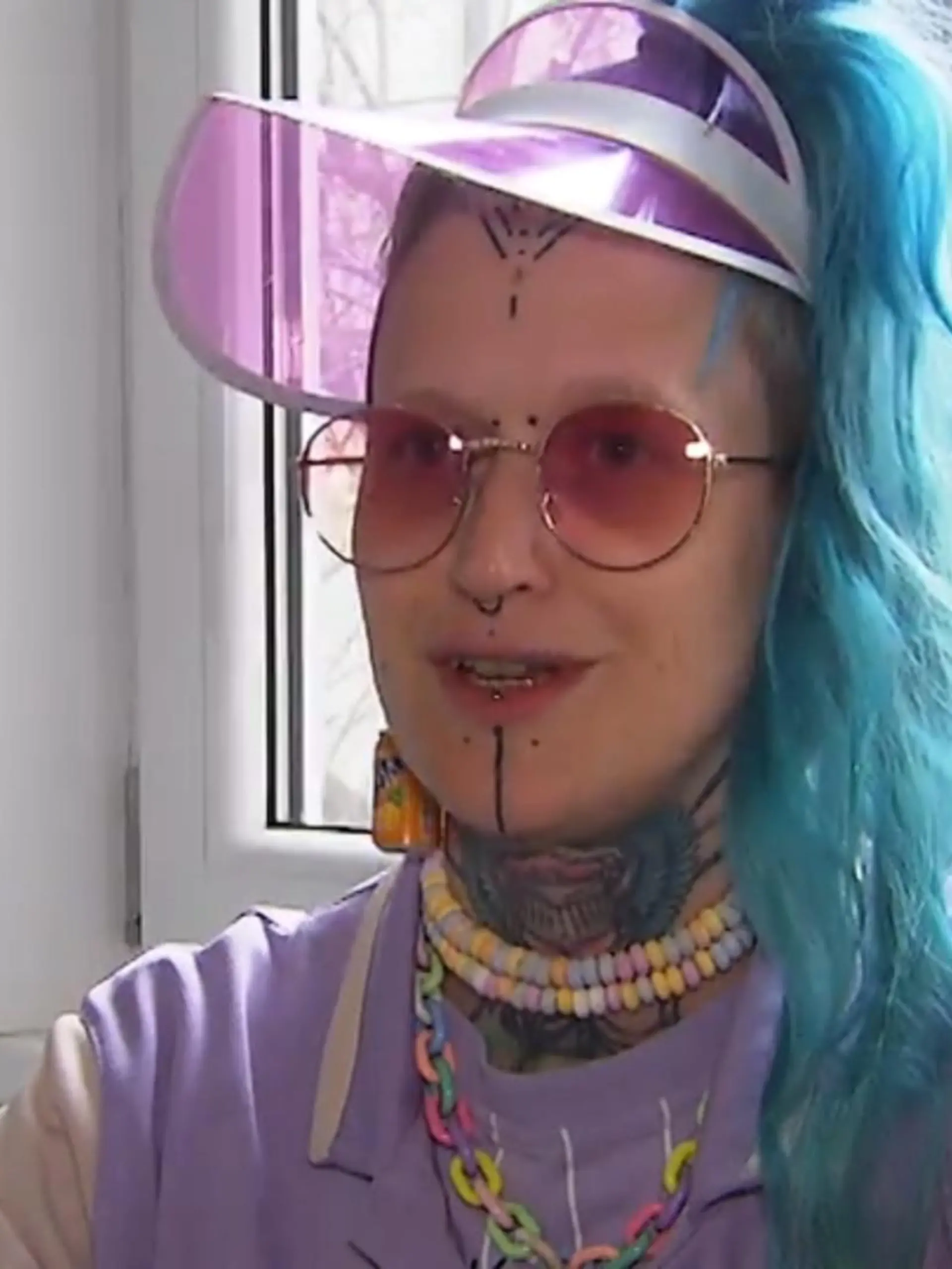 In München ist eine Diskussion entfacht, weil unter anderem Drag Queens und Kings Kindern ab vier Jahren in der Stadtbibliothek aus Büchern über Transsexualität vorlesen sollen. Mittlerweile hat sich sogar die Politik eingeschaltet. Aber ist das wirklich kindeswohlgefährdend oder völlig übertriebene Aufregung?