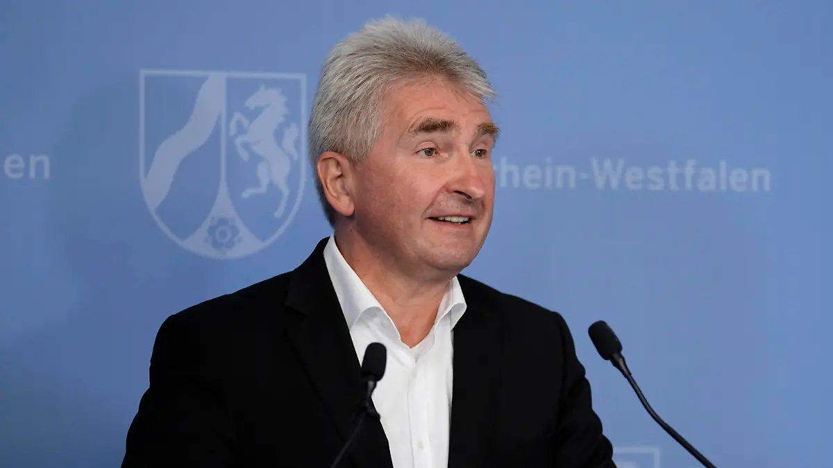 Presse-Briefing mit Wirtschaftsminister Pinkwart zur neuen Sommerkampagne fuer den Tourismus Aktuell, 07.07.2021, Duesseldorf, Andreas Pinkwart Minister fuer Wirtschaft, Innovation, Digitalisierung und Energie des Landes Nordrhein-Westfalen beim Presse-Briefing zur neue Sommerkampagne Sicher sehen wir uns wieder fuer den Tourismus Duesseldorf Nordrhein-Westfalen Deutschland *** Press Briefing with Minister of Economic Affairs Pinkwart on the new summer campaign for tourism News, 07 07 2021, Duesseldorf, Andreas Pinkwart Minister for Economic Affairs, Innovation, Digitalisation and Energy of the State of North Rhine-Westphalia at the press briefing on the new summer campaign Sure to see you again for tourism Duesseldorf North Rhine-We