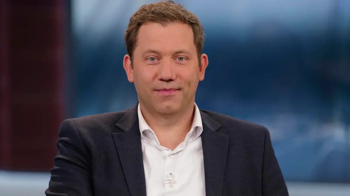 Lars Klingbeil bei Anne Will 2023-05-14 - Deutschland, Berlin - Lars Klingbeil SPD, Parteivorsitzender, zu Gast bei Anne Will im Ersten. Thema der ARD-Politiktalkrunde: Hoher Anspruch, harte Wirklichkeit - hat die Ampel Lösungen für die aktuellen Krisen *** Lars Klingbeil at Anne Will 2023 05 14 Germany, Berlin Lars Klingbeil SPD , party chairman, as guest at Anne Will in the First Topic of the ARD Politiktalkrunde High claim, hard reality has the traffic light solutions for the current crises