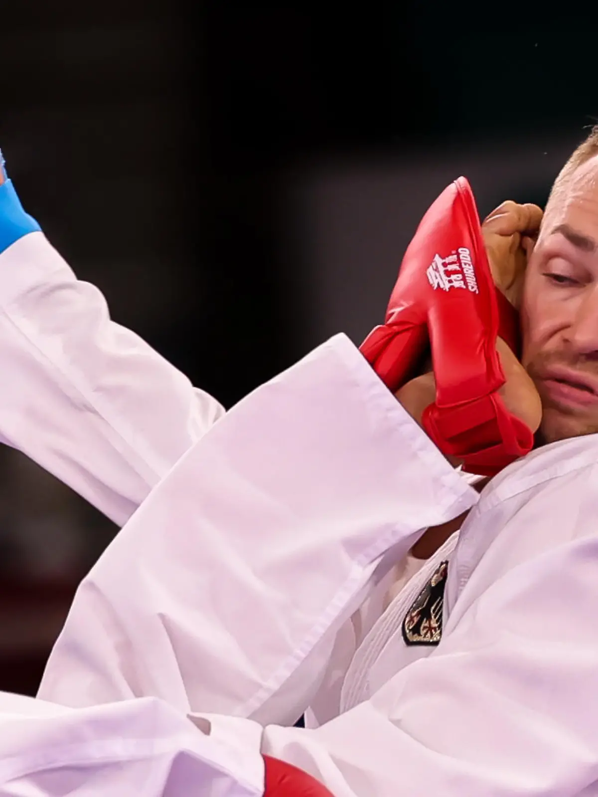 06.08.2021, Japan, Tokio: Karate: Olympia, Männer, Finalrunde, 75kg/Kumite im Nippon Budokan. Noah Bitsch (r) aus Deutschland in Aktion gegen Yahiro Tsuneari aus Australien. Foto: Jan Woitas/dpa +++ dpa-Bildfunk +++