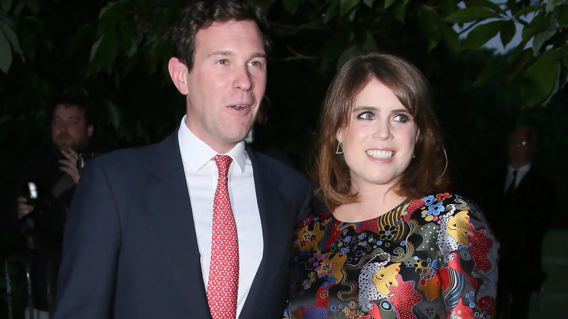 ARCHIV - 28.06.2017, Großbritannien, London: Die britische Prinzessin Eugenie und ihr damaliger Freund und heutiger Ehemann Jack Brooksbank feiern auf der Serpentine Sommer Party 2017. Die britische Prinzessin Eugenie und ihr Mann Jack Brooksbank bekommen ein Baby. Das Paar verkünde mit großer Freude, «früh im Jahr 2021 ein Baby zu erwarten», wie die königliche Familie am Freitag (25.09.20) auf Twitter mitteilte. Foto: Joel Ryan/Invision/AP/dpa +++ dpa-Bildfunk +++