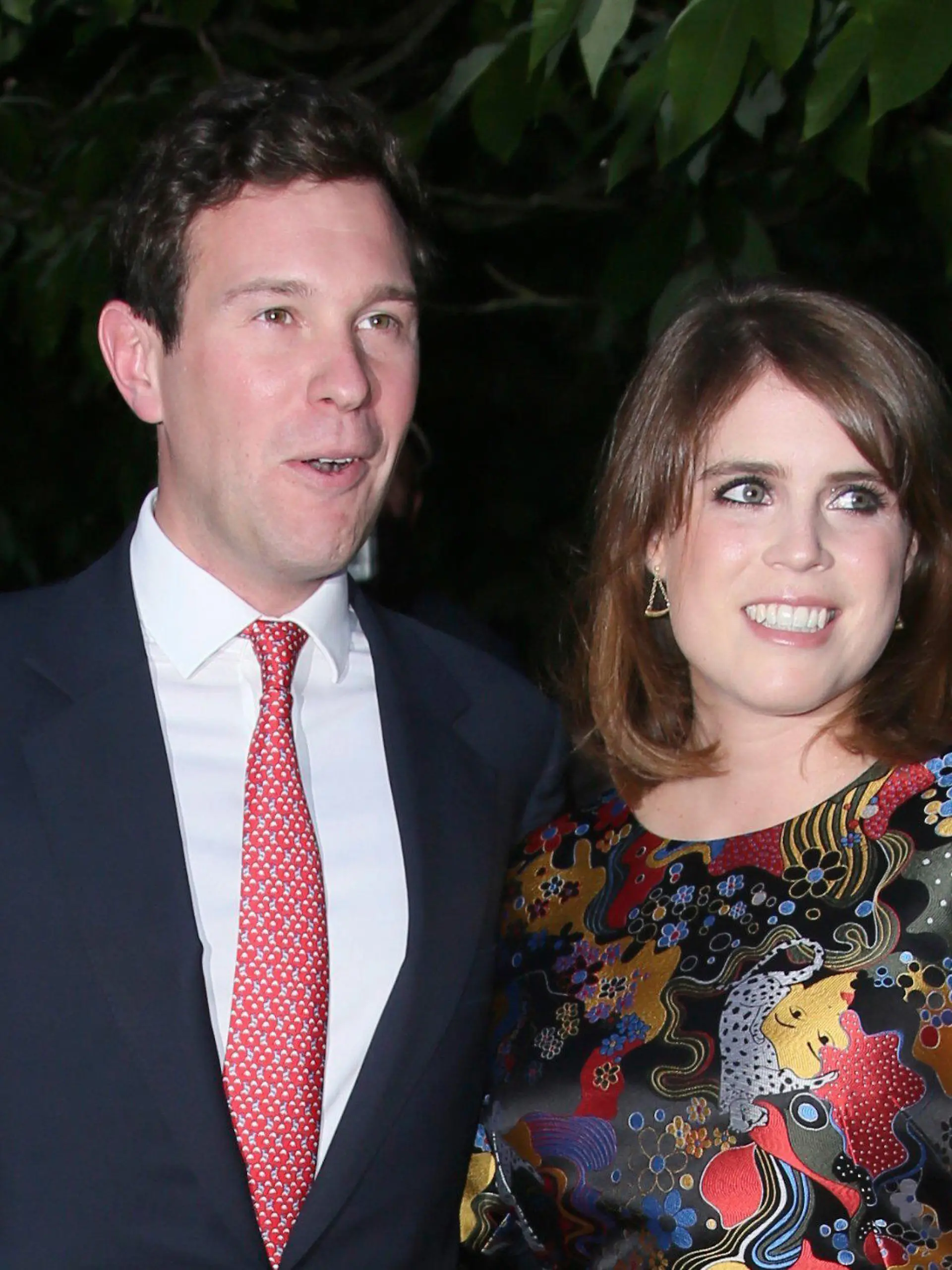 ARCHIV - 28.06.2017, Großbritannien, London: Die britische Prinzessin Eugenie und ihr damaliger Freund und heutiger Ehemann Jack Brooksbank feiern auf der Serpentine Sommer Party 2017. Die britische Prinzessin Eugenie und ihr Mann Jack Brooksbank bekommen ein Baby. Das Paar verkünde mit großer Freude, «früh im Jahr 2021 ein Baby zu erwarten», wie die königliche Familie am Freitag (25.09.20) auf Twitter mitteilte. Foto: Joel Ryan/Invision/AP/dpa +++ dpa-Bildfunk +++
